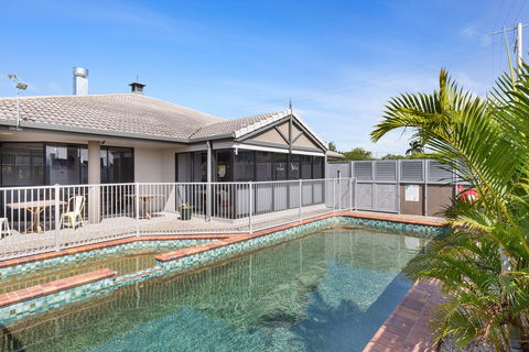 The Stirling Hotel Rockhampton - Surfers Paradise Gold Coast 1