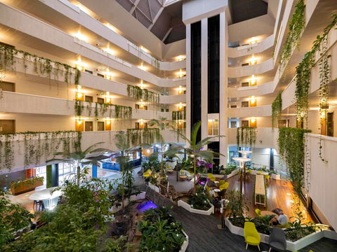 Novotel Darwin Atrium - Surfers Paradise Gold Coast 2
