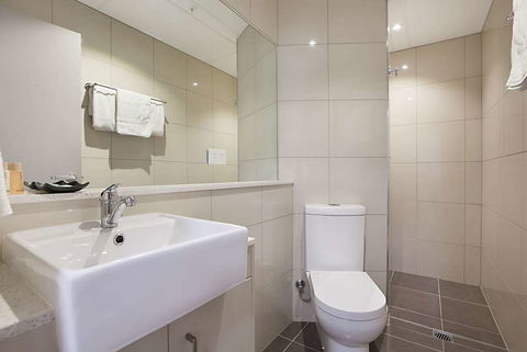 Ramada Suites Zen Quarter Darwin - Surfers Paradise Gold Coast 3