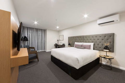 Avenue Hotel Canberra - Surfers Paradise Gold Coast 2