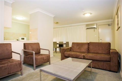 Pinnacle Apartments - Surfers Paradise Gold Coast 2