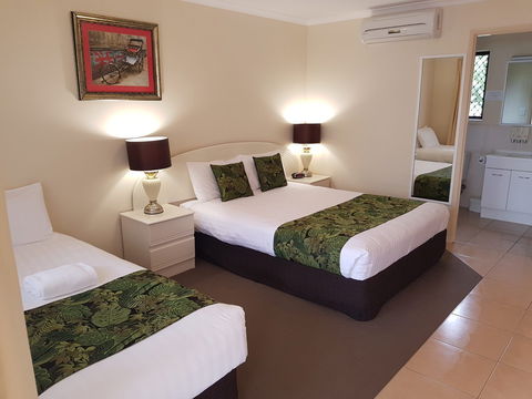 The Palms Motel, Chinchilla - Surfers Paradise Gold Coast 1