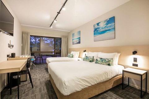 Kawana Waters Hotel by NightCap - Surfers Paradise Gold Coast 2