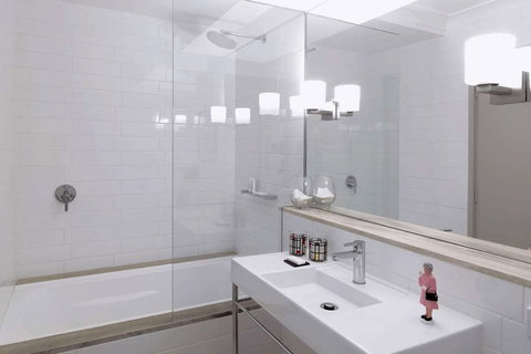 QT Canberra - Surfers Paradise Gold Coast 17