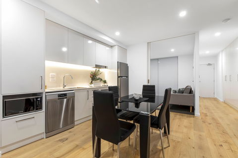Astra Apartments Newcastle - Surfers Paradise Gold Coast 2