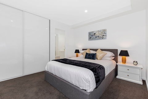 Astra Apartments Newcastle - Surfers Paradise Gold Coast 4