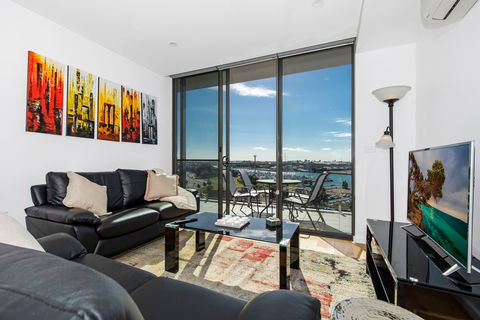 Astra Apartments Newcastle - Surfers Paradise Gold Coast 7
