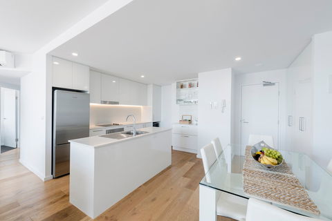 Astra Apartments Newcastle - Surfers Paradise Gold Coast 12