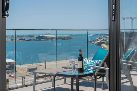 Astra Apartments Newcastle - Surfers Paradise Gold Coast 15