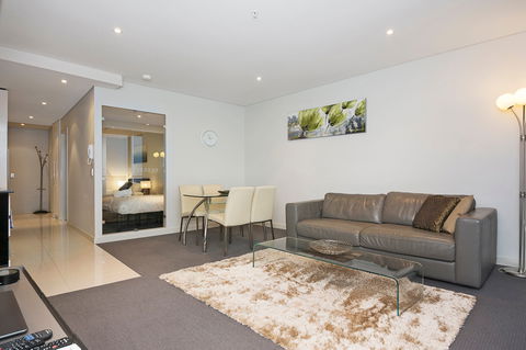 Astra Apartments Perth - Surfers Paradise Gold Coast 6