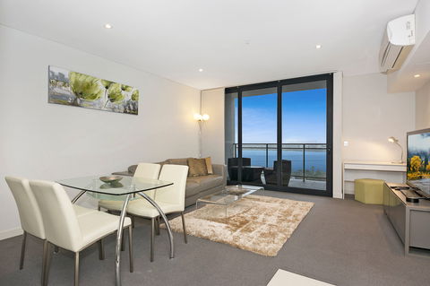 Astra Apartments Perth - Surfers Paradise Gold Coast 7