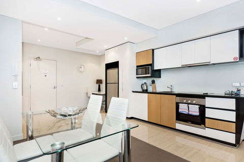 Astra Apartments Perth - Surfers Paradise Gold Coast 8