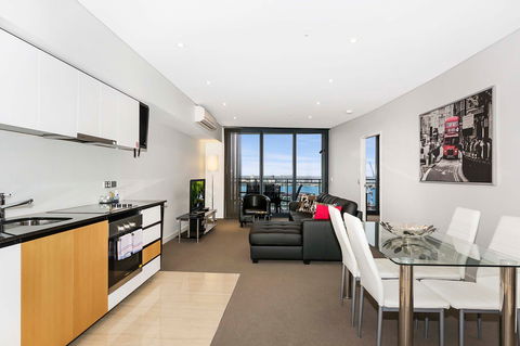 Astra Apartments Perth - Surfers Paradise Gold Coast 9