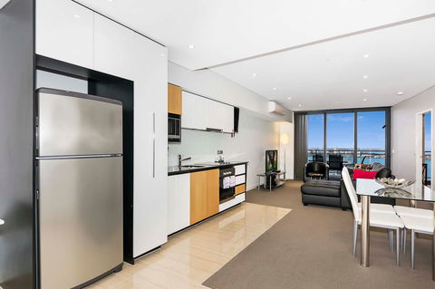 Astra Apartments Perth - Surfers Paradise Gold Coast 17