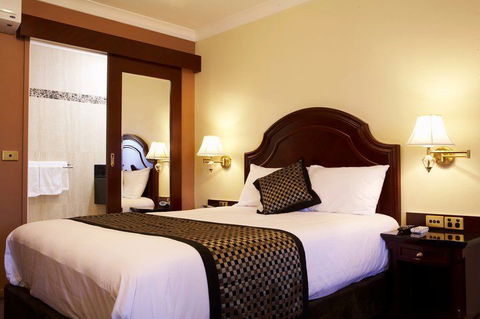 Albury Georgian - Surfers Paradise Gold Coast 2