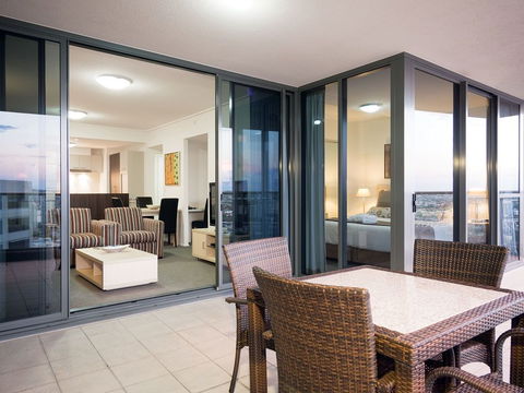 Oaks Aurora - Surfers Paradise Gold Coast 2