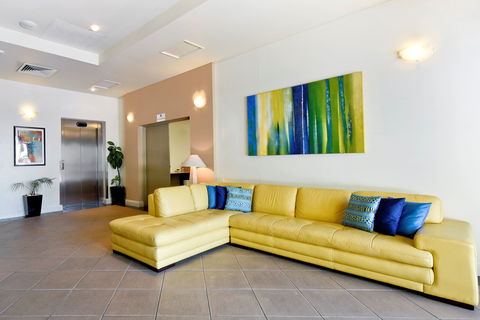Metro Advance Apartments & Hotel - Surfers Paradise Gold Coast 2