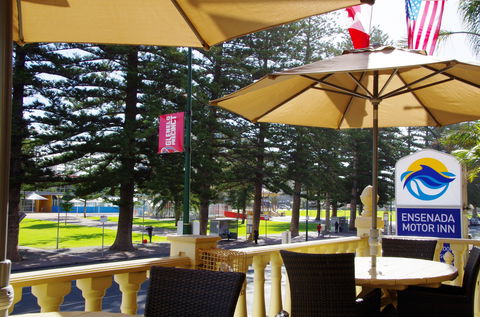 Ensenada Motor Inn - Surfers Paradise Gold Coast 1
