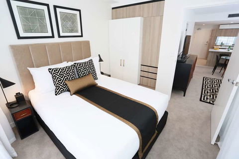 Alex Perry Hotel And Apartments - Surfers Paradise Gold Coast 5