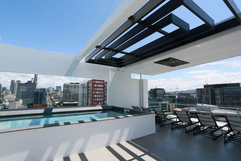 Alex Perry Hotel And Apartments - Surfers Paradise Gold Coast 17