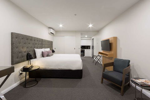 Avenue Hotel Canberra - Surfers Paradise Gold Coast 4