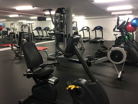 Avenue Hotel Canberra - Surfers Paradise Gold Coast 10