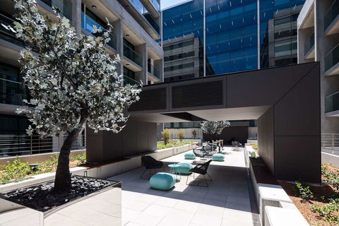 Avenue Hotel Canberra - Surfers Paradise Gold Coast 11