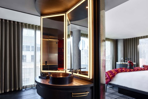 W Melbourne - Surfers Paradise Gold Coast 1