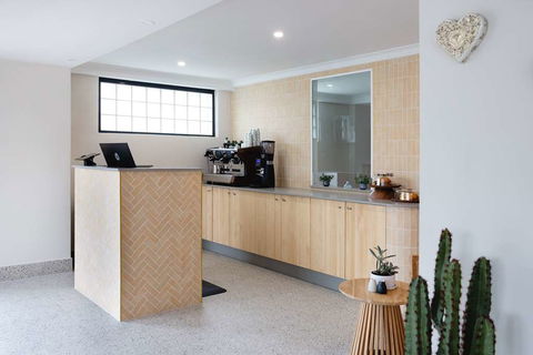 Hotel Hacienda - Surfers Paradise Gold Coast 1