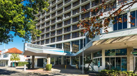 Pacific Hotel Cairns - Surfers Paradise Gold Coast 1