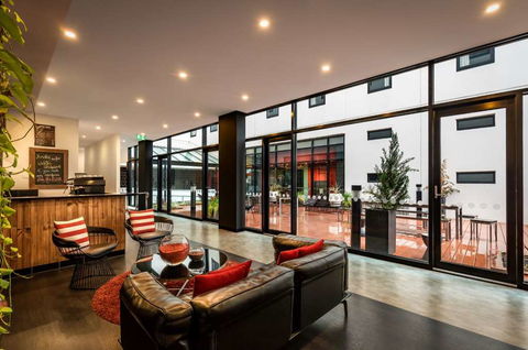 Essence Hotel Carlton - Surfers Paradise Gold Coast 2