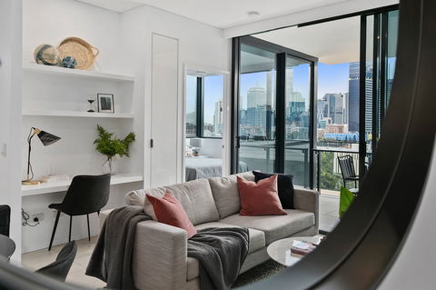 Arise On Hope Street - Surfers Paradise Gold Coast 1