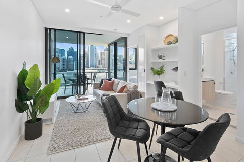 Arise On Hope Street - Surfers Paradise Gold Coast 2