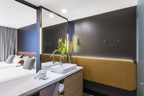 Vibe Hotel Canberra - Surfers Paradise Gold Coast 16