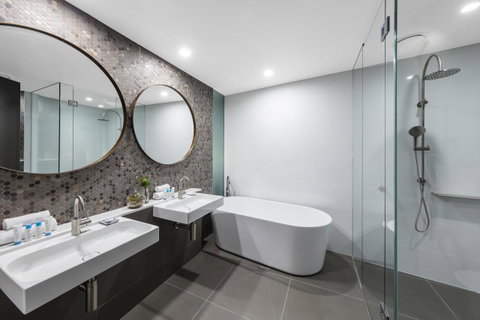 Vibe Hotel Canberra - Surfers Paradise Gold Coast 5