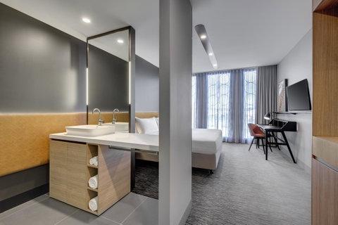 Vibe Hotel Canberra - Surfers Paradise Gold Coast 43