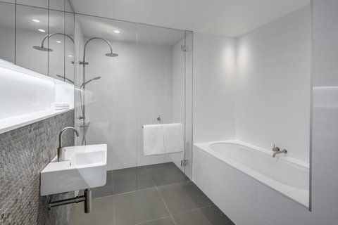 Vibe Hotel Canberra - Surfers Paradise Gold Coast 32