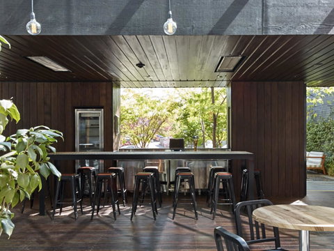 Little National Hotel Canberra - Surfers Paradise Gold Coast 21