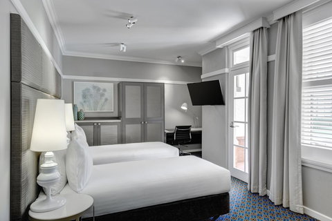 Hotel Kurrajong Canberra - Surfers Paradise Gold Coast 4