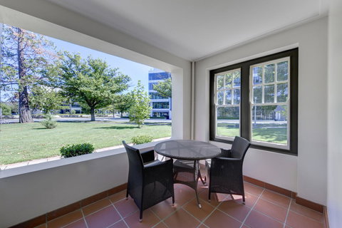 Hotel Kurrajong Canberra - Surfers Paradise Gold Coast 10