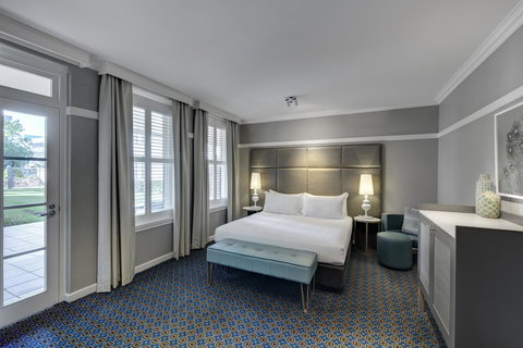 Hotel Kurrajong Canberra - Surfers Paradise Gold Coast 11