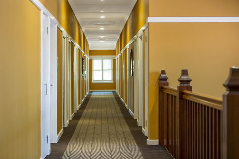 Hotel Kurrajong Canberra - Surfers Paradise Gold Coast 16