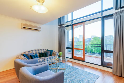 ALLARA CANBERRA - Surfers Paradise Gold Coast 0