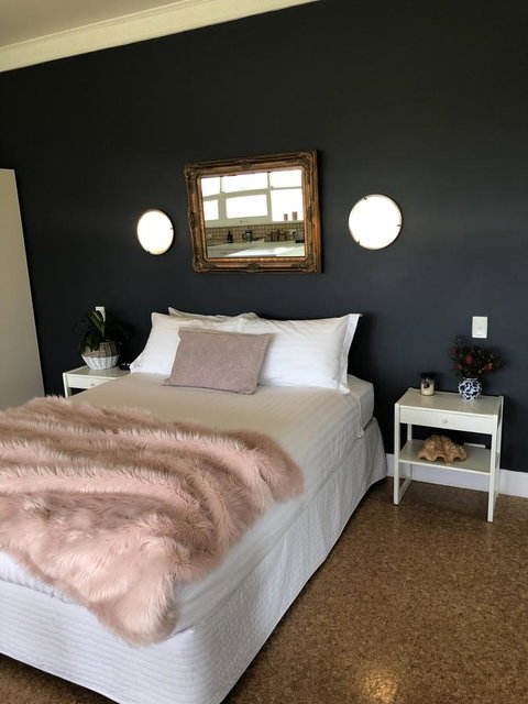 The Lake House Retreat - Surfers Paradise Gold Coast 3