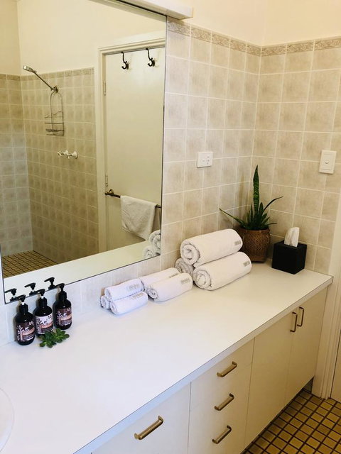 The Lake House Retreat - Surfers Paradise Gold Coast 7