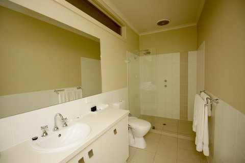 Wallaroo Marina Apartments - Surfers Paradise Gold Coast 12