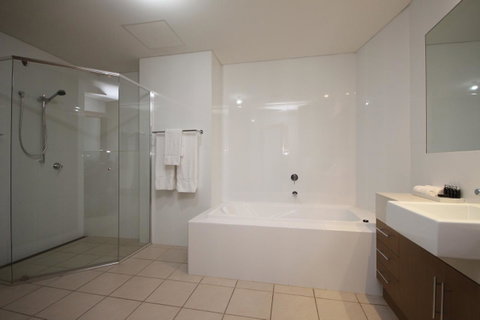 Wallaroo Marina Apartments - Surfers Paradise Gold Coast 10