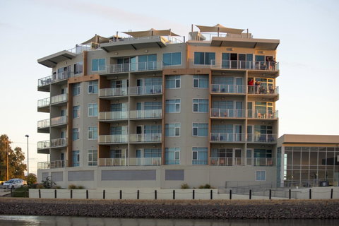 Wallaroo Marina Apartments - Surfers Paradise Gold Coast 1