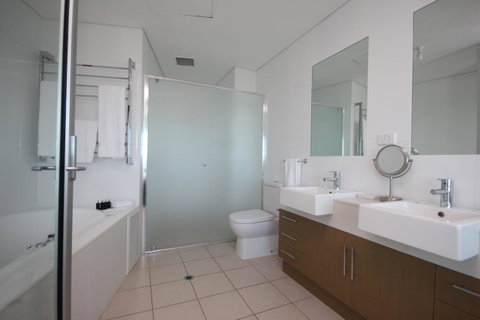 Wallaroo Marina Apartments - Surfers Paradise Gold Coast 13