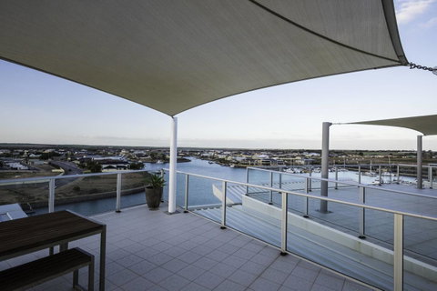 Wallaroo Marina Apartments - Surfers Paradise Gold Coast 34